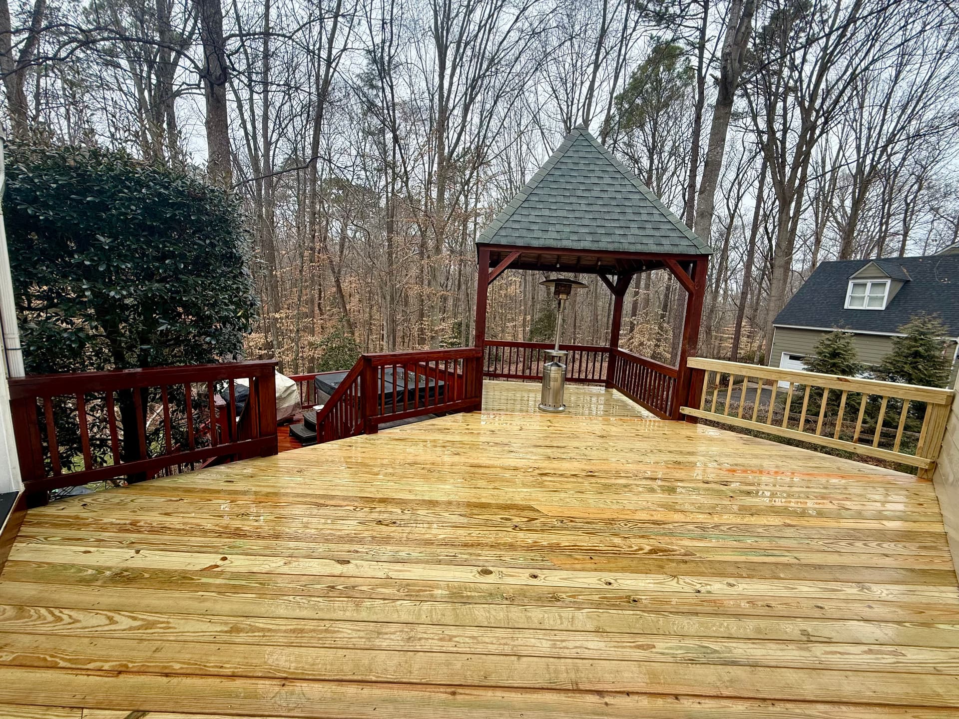 Stunning Backyard Deck for Relaxing Evenings image
