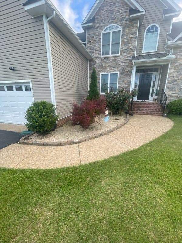 Gallery photos for River Rock Landscaping Transformation in Charlotte: Image #3